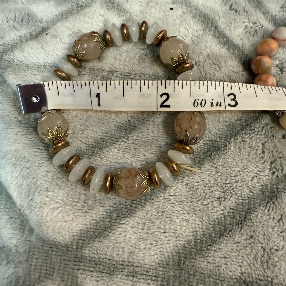 🌸 4 for $10 Beaded Bracelet Set in Gold and Cream - Picture 8 of 8